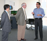 State Sen. Harman visits Calit2 at UC Irvine