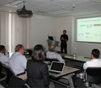 California Lighting Technology Center director addresses researchers