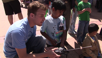 Calit2 staff research Daniel Johnson talks robots with a potential future engineer.