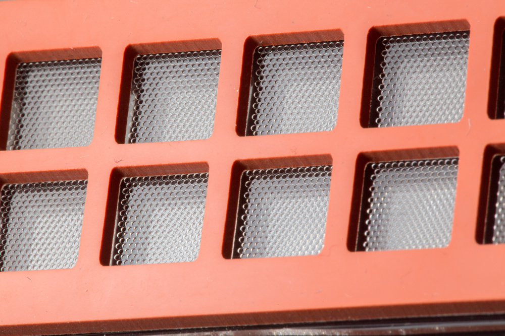 A close-up image of the 12-nanoliter-volume microwells in which DNA amplification is confined in the new single-cell genome sequencing approach called Microwell Displacement Amplification System (MIDAS). 