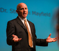Chemistry and biochemistry professor Stephen Mayfield blends public lecture and online instruction.