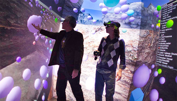 Thomas Levy with student in the QI StarCAVE