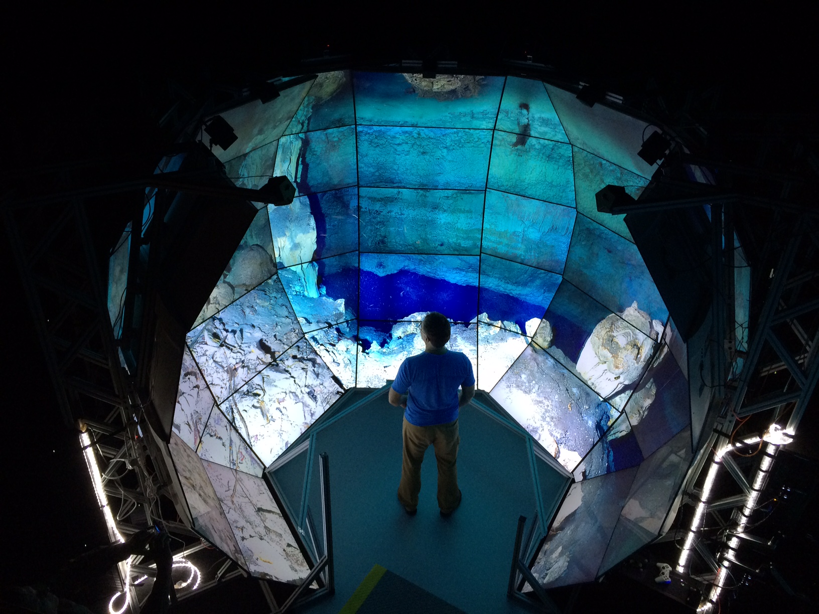 Diver Alberto Nava in the SunCAVE (photo by D. Rissolo).