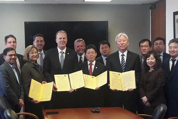 Vice Chancellor for Research Sandra Brown, San Diego Mayor Kevin Faulconer, Ulsan Metropolitan City 